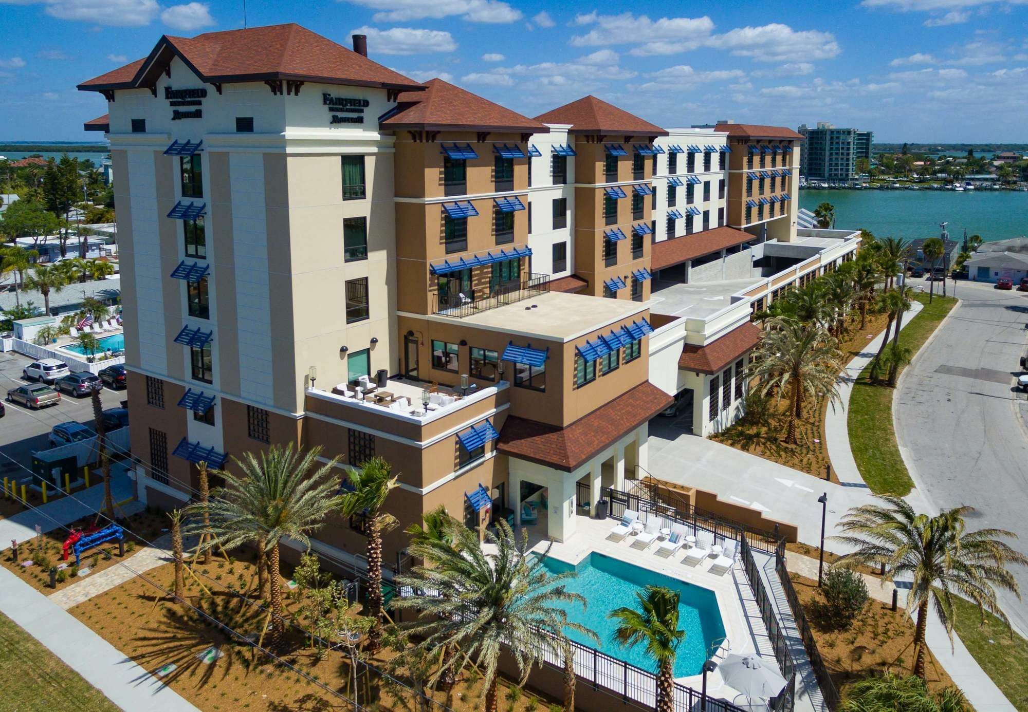 Fairfield Inn & Suites By Marriott Clearwater Beach Exterior photo